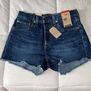 NWT:501 Levi's High Rise Jean Shorts - SZ 28
